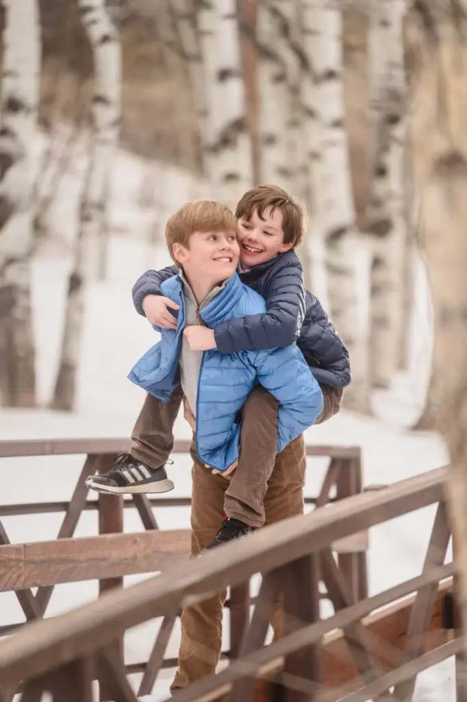 Aspen winter family photos in snowy mountains