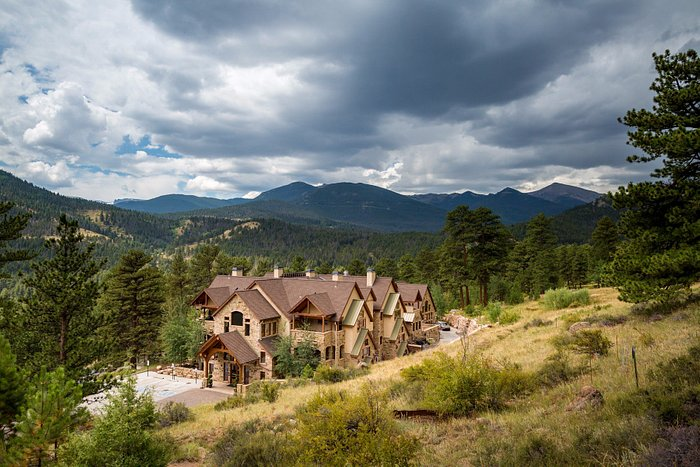 Mountain view of Della Terra Mountain Chateau in Estes Park Colorado surrounded by pine trees and dramatic alpine scenery, a popular Colorado wedding venue near Rocky Mountain National Park.