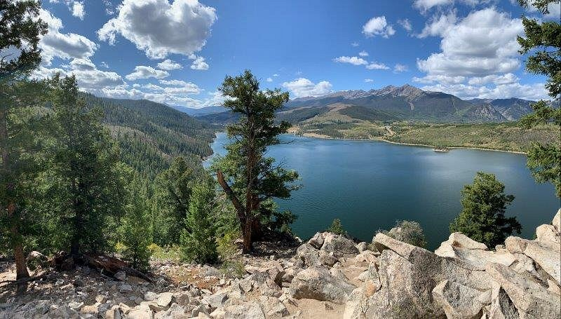 Scenic view from Sapphire Point Overlook in Dillon Colorado overlooking Lake Dillon and the surrounding Rocky Mountains, a popular Colorado wedding ceremony location.